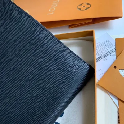 Клатч Louis Vuitton Pochette Jour GM M64153 Epi Leather "Black" фото № 4