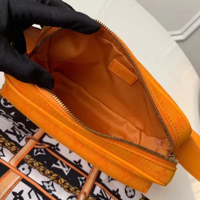 Сумка Louis Vuitton Outdoor Bumbag M44623 Monogram Denim Ocher "Orange" фото № 9 Сумка Louis Vuitton Outdoor Bumbag M44623 Monogram Denim Ocher "Orange" фото № 9