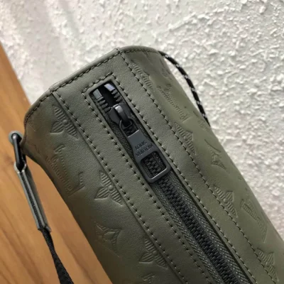 Сумка Louis Vuitton Chalk Sling Bag M44634 Monogram Shadow Leather Khaki "Green" фото № 6