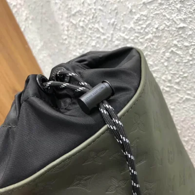 Сумка Louis Vuitton Chalk Sling Bag M44634 Monogram Shadow Leather Khaki "Green" фото № 8