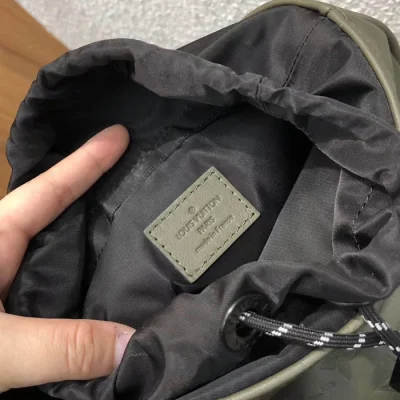 Сумка Louis Vuitton Chalk Sling Bag M44634 Monogram Shadow Leather Khaki "Green" фото № 10