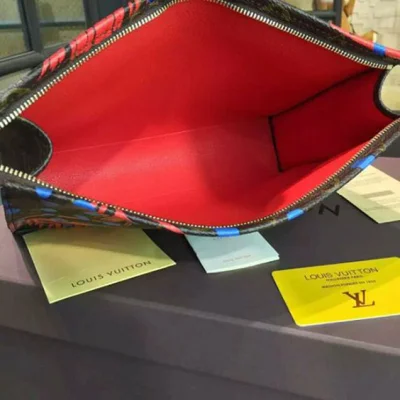 Косметичка Louis Vuitton M41409 Toiletry Pouch 26 Monogram Canvas "Brown" фото № 7 Косметичка Louis Vuitton M41409 Toiletry Pouch 26 Monogram Canvas "Brown" фото № 7