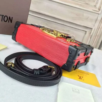 Сумка Louis Vuitton M50013 Petite Malle Crossbody Bag Epi Leather "Red" фото № 4 Сумка Louis Vuitton M50013 Petite Malle Crossbody Bag Epi Leather "Red" фото № 4