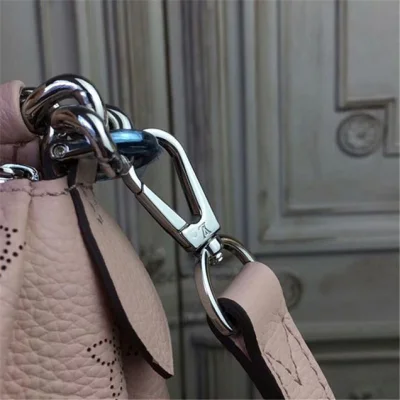 Сумка Louis Vuitton M51219 Babylone Chain BB Hobo Bag Mahina Leather "Pink" фото № 7 Сумка Louis Vuitton M51219 Babylone Chain BB Hobo Bag Mahina Leather "Pink" фото № 7
