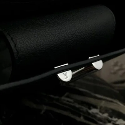 Сумка Louis Vuitton Monogram Empreinte Leather Very Hobo M53346 "Black" фото № 5 Сумка Louis Vuitton Monogram Empreinte Leather Very Hobo M53346 "Black" фото № 5