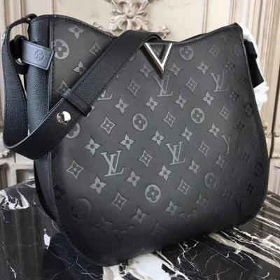 Сумка Louis Vuitton Monogram Empreinte Leather Very Hobo M53346 "Black" фото № 7 Сумка Louis Vuitton Monogram Empreinte Leather Very Hobo M53346 "Black" фото № 7