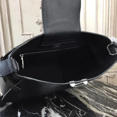 Сумка Louis Vuitton Monogram Empreinte Leather Very Hobo M53346 "Black" фото № 8 Сумка Louis Vuitton Monogram Empreinte Leather Very Hobo M53346 "Black" фото № 8