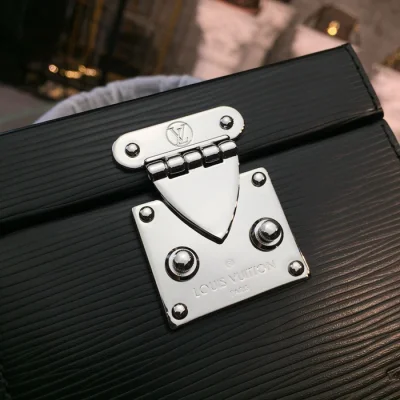 Сумка Louis Vuitton M52703 Bleecker Box Epi Leather "Black" фото № 5 Сумка Louis Vuitton M52703 Bleecker Box Epi Leather "Black" фото № 5