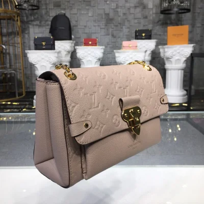 Сумка Louis Vuitton M43931 Vavin PM Monogram Empreinte Leather Vison "Beige" фото № 3 Сумка Louis Vuitton M43931 Vavin PM Monogram Empreinte Leather Vison "Beige" фото № 3