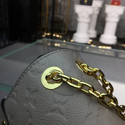 Сумка Louis Vuitton M43931 Vavin PM Monogram Empreinte Leather Vison "Beige" фото № 6 Сумка Louis Vuitton M43931 Vavin PM Monogram Empreinte Leather Vison "Beige" фото № 6