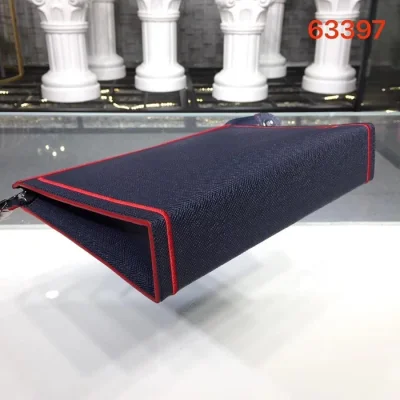 Клатч Louis Vuitton Pochette Voyage M63394 Taiga Leather Bleu Marine "Navy Blue" фото № 5 Клатч Louis Vuitton Pochette Voyage M63394 Taiga Leather Bleu Marine "Navy Blue" фото № 5