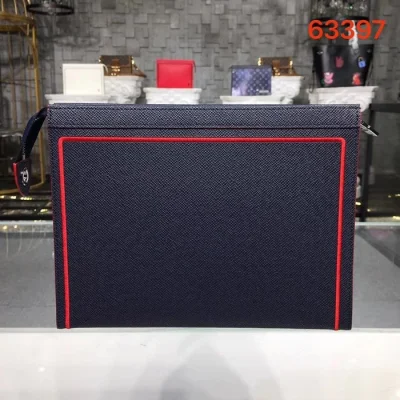 Клатч Louis Vuitton Pochette Voyage M63394 Taiga Leather Bleu Marine "Navy Blue" фото № 4 Клатч Louis Vuitton Pochette Voyage M63394 Taiga Leather Bleu Marine "Navy Blue" фото № 4