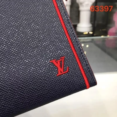 Клатч Louis Vuitton Pochette Voyage M63394 Taiga Leather Bleu Marine "Navy Blue" фото № 6 Клатч Louis Vuitton Pochette Voyage M63394 Taiga Leather Bleu Marine "Navy Blue" фото № 6