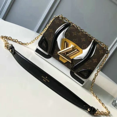 Сумка Louis Vuitton Twist MM M52581 Monogram Canvas "Brown" фото № 2 Сумка Louis Vuitton Twist MM M52581 Monogram Canvas "Brown" фото № 2