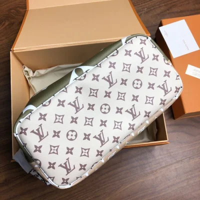 Сумка Louis Vuitton Neverfull MM M44568 Monogram Coated Canvas Khaki "Green" фото № 4