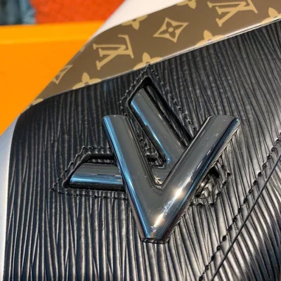 Сумка Louis Vuitton Twist Chain Wallet M67798 Epi Leather "Black" фото № 5