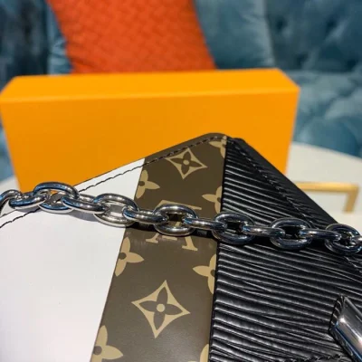 Сумка Louis Vuitton Twist Chain Wallet M67798 Epi Leather "Black" фото № 6