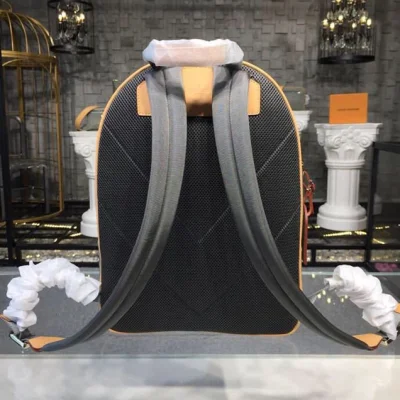 Рюкзак Louis Vuitton Backpack PM Monogram Titanium Canvas Fall Winter 2018 Collection M43882 Grey "Brown" фото № 7 Рюкзак Louis Vuitton Backpack PM Monogram Titanium Canvas Fall Winter 2018 Collection M43882 Grey "Brown" фото № 7