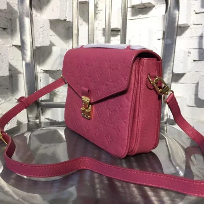 Сумка Louis Vuitton Pochette Metis 25cm Bag Monogram Empreinte Canvas Spring Summer 2018 Collection M43737 Rose Bruyere "Pink" фото № 3 Сумка Louis Vuitton Pochette Metis 25cm Bag Monogram Empreinte Canvas Spring Summer 2018 Collection M43737 Rose Bruyere "Pink" фото № 3
