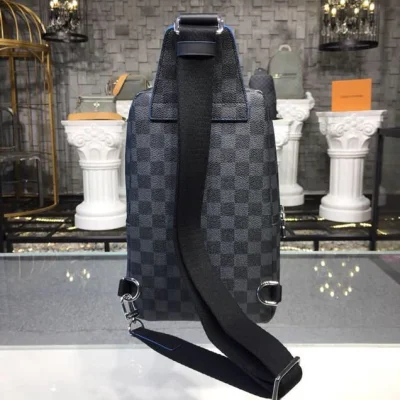 Сумка Louis Vuitton Avenue Sling Bag in Damier Graphite Canvas Fall Winter 2018 Collection N40008 Neon "Graphite" фото № 3