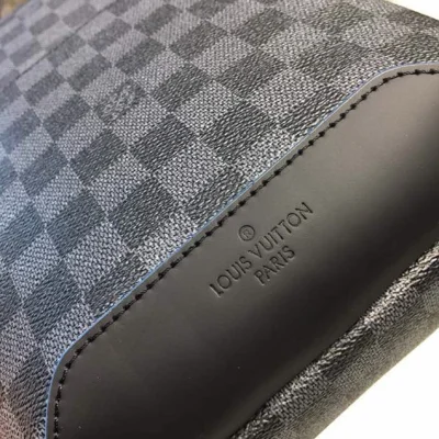 Сумка Louis Vuitton Avenue Sling Bag in Damier Graphite Canvas Fall Winter 2018 Collection N40008 Neon "Graphite" фото № 9