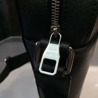 Сумка Louis Vuitton Men's Anton Messenger in Taiga Leather 2017 "Black" фото № 7