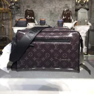 Сумка Louis Vuitton Monogram Eclipse Glaze Canvas Camera Bag 2018 "Purple"