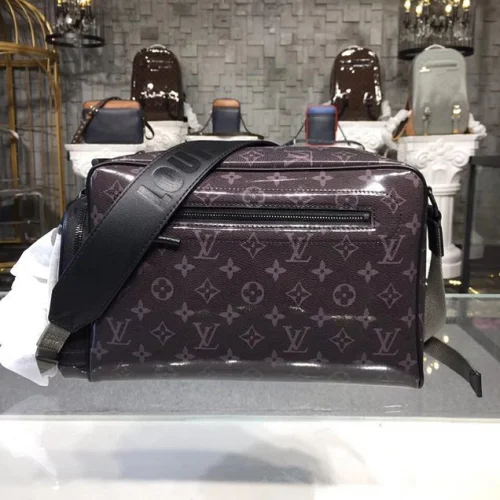 Сумка Louis Vuitton Monogram Eclipse Glaze Canvas Camera Bag 2018 "Purple"