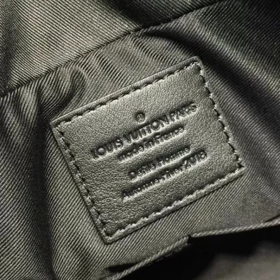 Сумка Louis Vuitton Monogram Eclipse Glaze Canvas Camera Bag 2018 "Purple" фото № 9