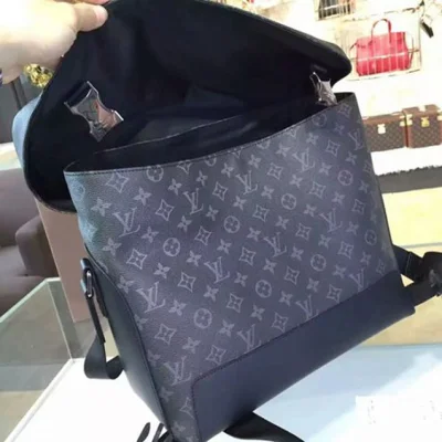 Сумка Louis Vuitton M40510 Messenger MM Voyager Messenger Bag Monogram Eclipse Canvas "Black" фото № 5 Сумка Louis Vuitton M40510 Messenger MM Voyager Messenger Bag Monogram Eclipse Canvas "Black" фото № 5