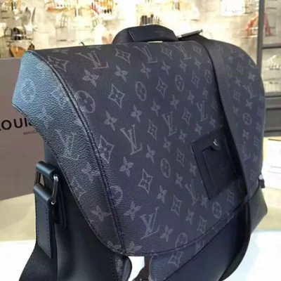 Сумка Louis Vuitton M40510 Messenger MM Voyager Messenger Bag Monogram Eclipse Canvas "Black" фото № 6 Сумка Louis Vuitton M40510 Messenger MM Voyager Messenger Bag Monogram Eclipse Canvas "Black" фото № 6
