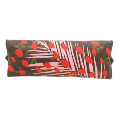 Косметичка Louis Vuitton M41425 Cosmetic Pouch Monogram Canvas "Brown" фото № 4 Косметичка Louis Vuitton M41425 Cosmetic Pouch Monogram Canvas "Brown" фото № 4