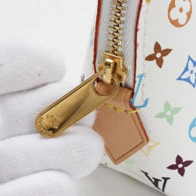 Косметичка Louis Vuitton M47354 Cosmetic Pouch Monogram Multicolore Canvas "White" фото № 5 Косметичка Louis Vuitton M47354 Cosmetic Pouch Monogram Multicolore Canvas "White" фото № 5