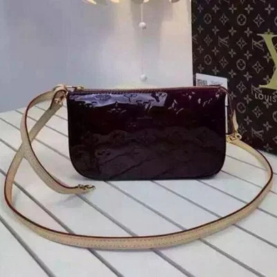 Сумка Louis Vuitton M91576 Pochette Accessoires Monogram Vernis "Chocolate" фото № 4 Сумка Louis Vuitton M91576 Pochette Accessoires Monogram Vernis "Chocolate" фото № 4