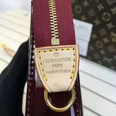 Сумка Louis Vuitton M91576 Pochette Accessoires Monogram Vernis "Chocolate" фото № 7 Сумка Louis Vuitton M91576 Pochette Accessoires Monogram Vernis "Chocolate" фото № 7