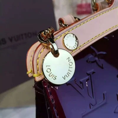 Сумка Louis Vuitton M91690 Brea MM Tote Bag Monogram Vernis "Purple" фото № 5 Сумка Louis Vuitton M91690 Brea MM Tote Bag Monogram Vernis "Purple" фото № 5