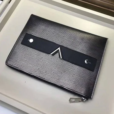 Клатч Louis Vuitton Pochette Essential V M62092 Epi Leather фото № 4