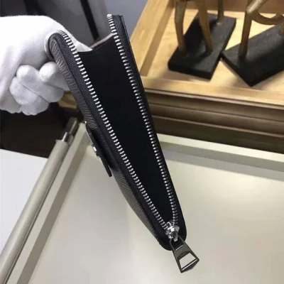 Клатч Louis Vuitton Pochette Essential V M62092 Epi Leather фото № 7