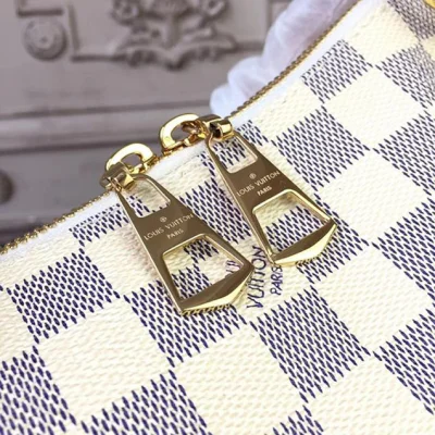 Сумка Louis Vuitton Damier Azur Canvas Lymington N40022 "White" фото № 6 Сумка Louis Vuitton Damier Azur Canvas Lymington N40022 "White" фото № 6