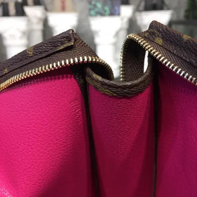 Косметичка Louis Vuitton Toiletry Pouch 26 M43997 Monogram Canvas "Brown" фото № 9 Косметичка Louis Vuitton Toiletry Pouch 26 M43997 Monogram Canvas "Brown" фото № 9