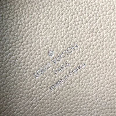 Сумка Louis Vuitton M53140 Hina MM Mahina Leather "Beige" фото № 10
