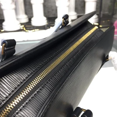 Сумка Louis Vuitton Soufflot Bag M52222 Epi Leather "Black" фото № 8 Сумка Louis Vuitton Soufflot Bag M52222 Epi Leather "Black" фото № 8