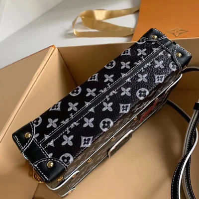 Сумка Louis Vuitton Petite Malle M44437 Monogram Canvas And White "Black" фото № 7