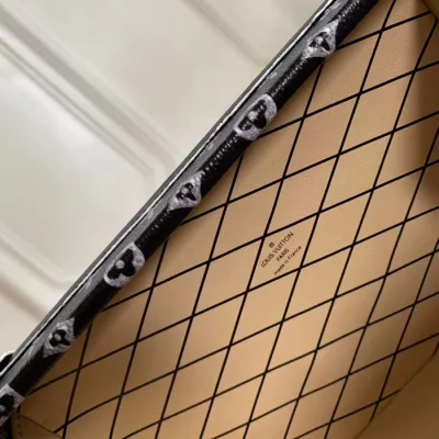 Сумка Louis Vuitton Petite Malle M44437 Monogram Canvas And White "Black" фото № 10