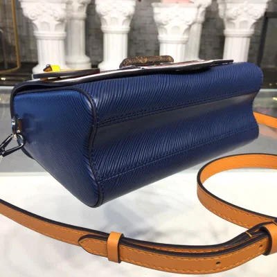 Сумка Louis Vuitton Twist MM M52513 Epi Leather "Navy Blue" фото № 7