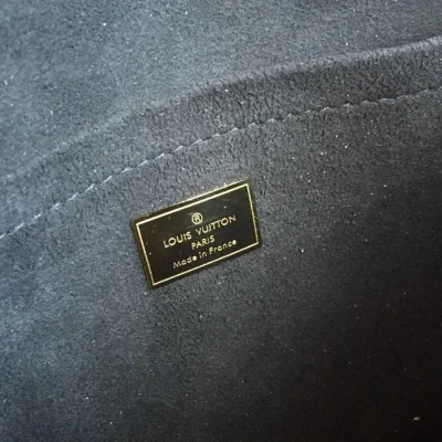 Сумка Louis Vuitton Spring Street M90376 Monogram Vernis Bitume Metallise Metallic фото № 10 Сумка Louis Vuitton Spring Street M90376 Monogram Vernis Bitume Metallise Metallic фото № 10