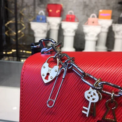 Сумка Louis Vuitton Twist MM M52895 Epi Leather Coquelicot "Red" фото № 5