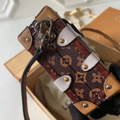 Сумка Louis Vuitton Petite Malle M52737 Monogram Canvas "Brown" фото № 5 Сумка Louis Vuitton Petite Malle M52737 Monogram Canvas "Brown" фото № 5