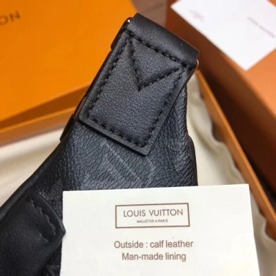 Сумка Louis Vuitton Discovery Bumbag M44336 Monogram Eclipse Canvas "Black" фото № 6