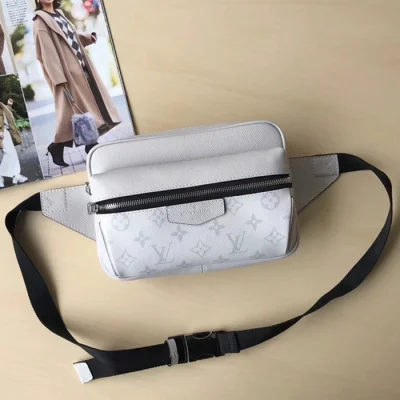 Сумка Louis Vuitton Outdoor Bumbag M30247 Taiga Leather Silver "White" фото № 2